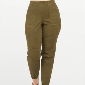 Spanx Stretch Twill Darkened Olive Cargo Jogger; Size Medium; NWT